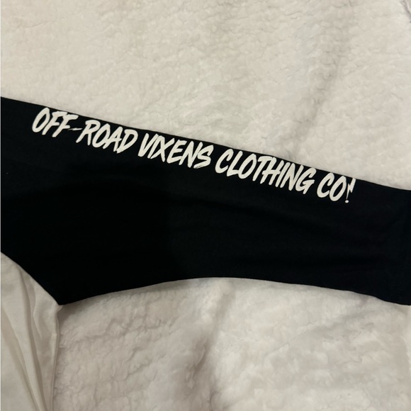 New Off Road Vixens raglan long sleeve top size Medium - Picture 2 of 3